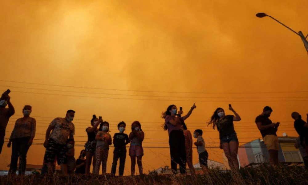 Χιλή: Έγινε κατακόκκινος ο ουρανός λόγω πυρκαγιών